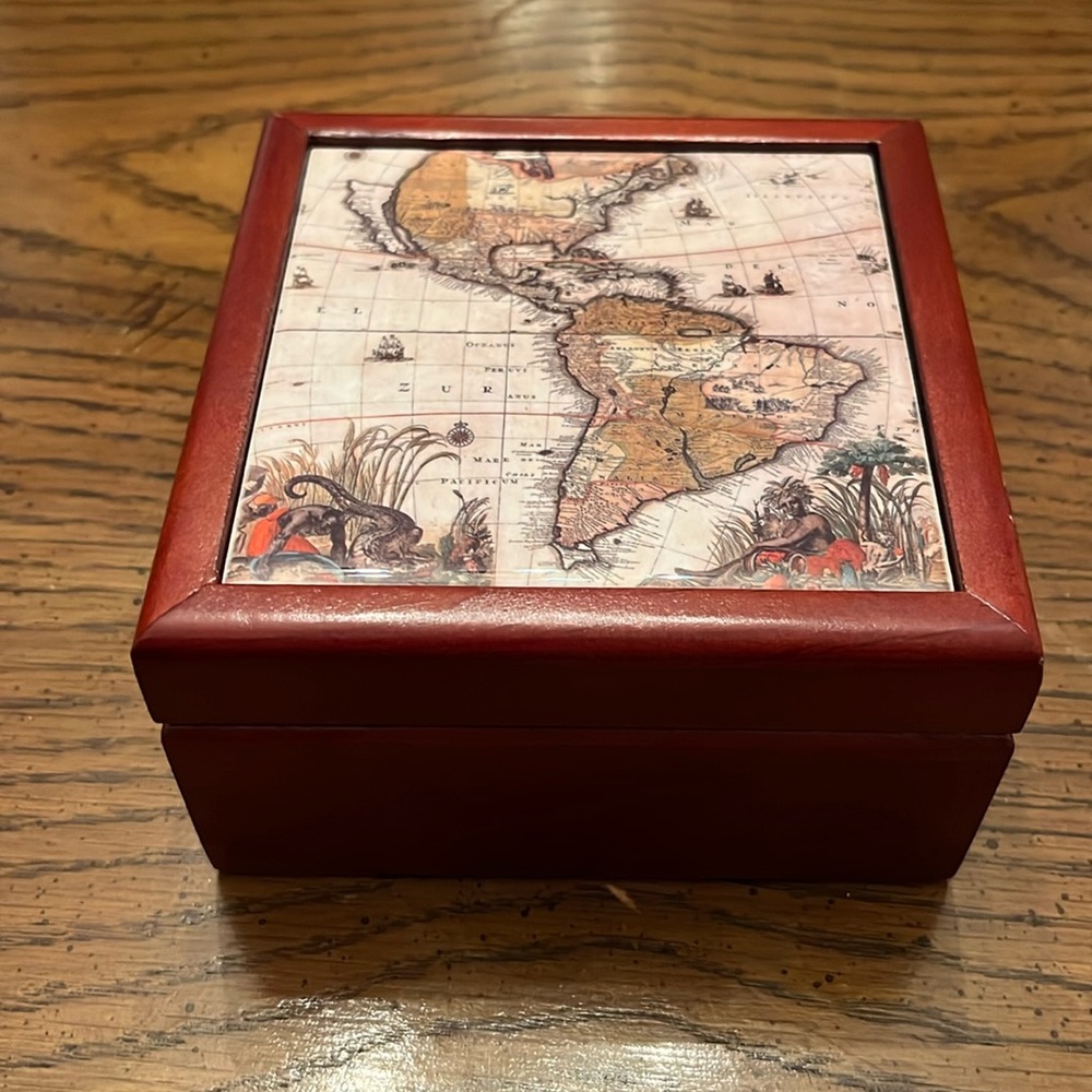 Colonial Williamsburg‎ Mahogany Keepsake Box